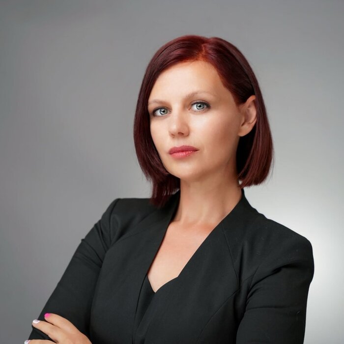 reni-yankova_700x700_pad_478b24840a