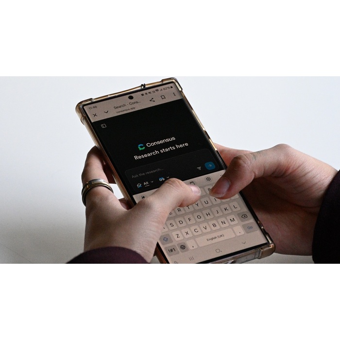 biblioteka-seminar-za-studenti-fakt-ili-mit-24-03_700x700_pad_478b24840a