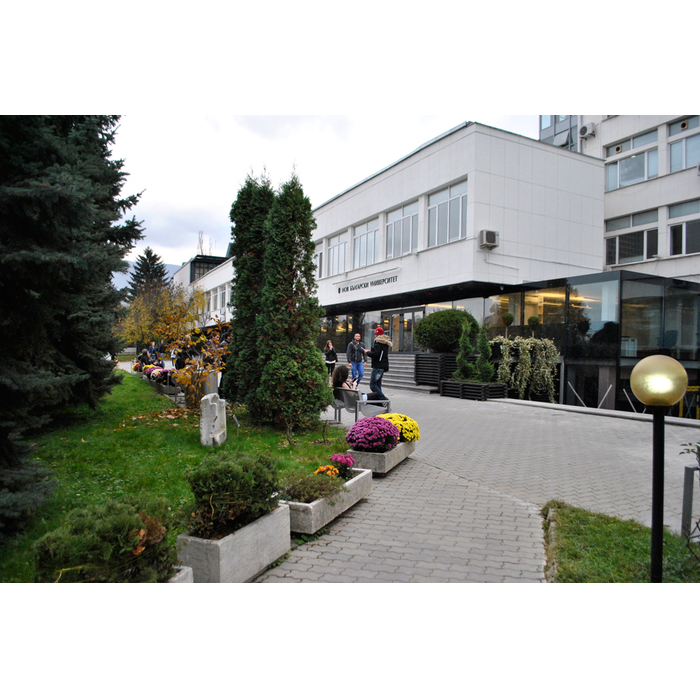 dsc0004-copy-06_700x700_pad_478b24840a