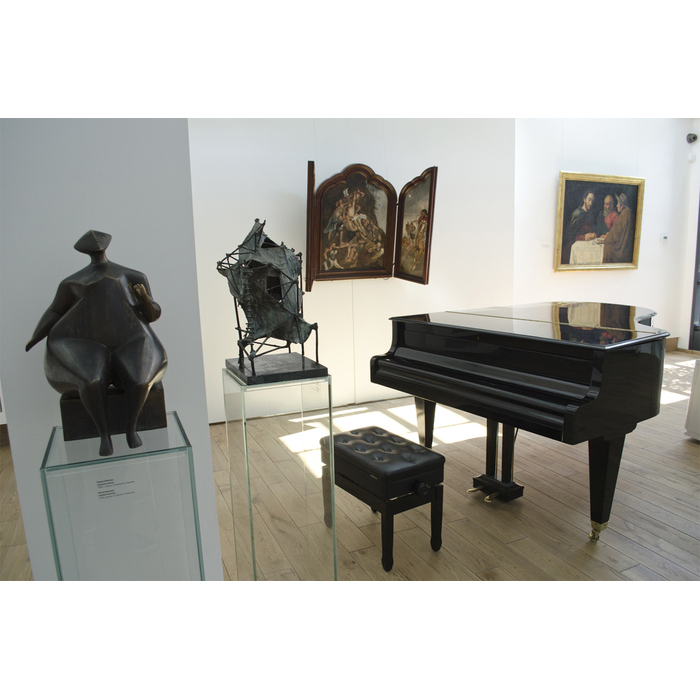 galery-1_700x700_pad_478b24840a