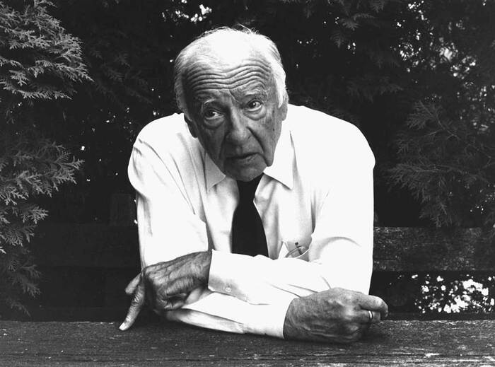 hans-georg-gadamer-web-copy-02_700x700_fit_478b24840a
