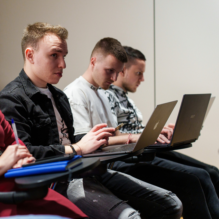 studenti_700x700_fit_478b24840a