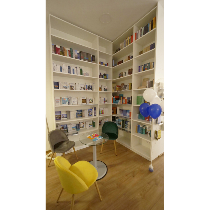 inside1_700x700_pad_478b24840a