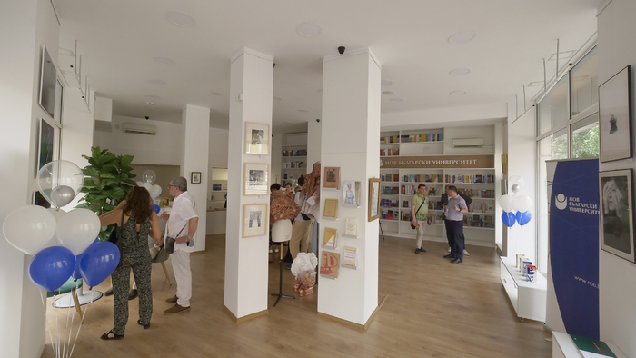 inside3_700x700_fit_478b24840a