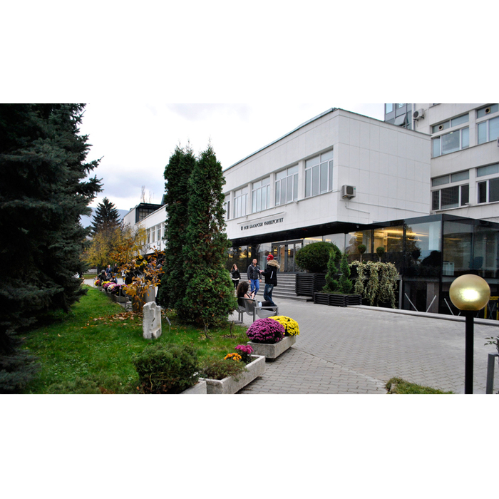 dsc0004_700x700_pad_478b24840a