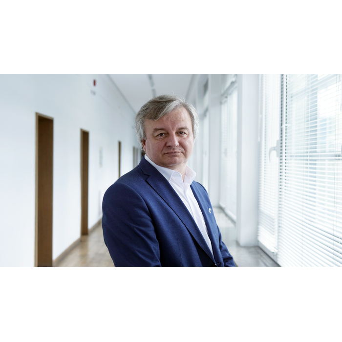 1844688-copy_700x700_pad_478b24840a