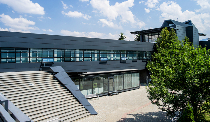 vutr-dvor_700x700_fit_478b24840a