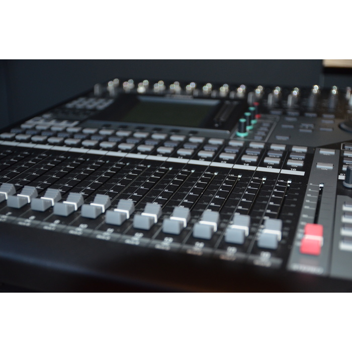 dsc-0179_700x700_pad_478b24840a